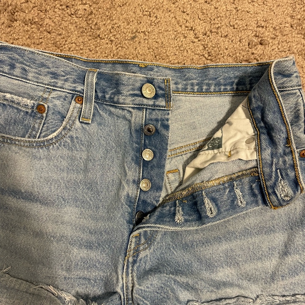 LEVI’s Distressed 501 Shorts - Picture 3 of 3